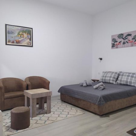 Lotus House Διαμέρισμα Ζρένιανιν Εξωτερικό φωτογραφία
