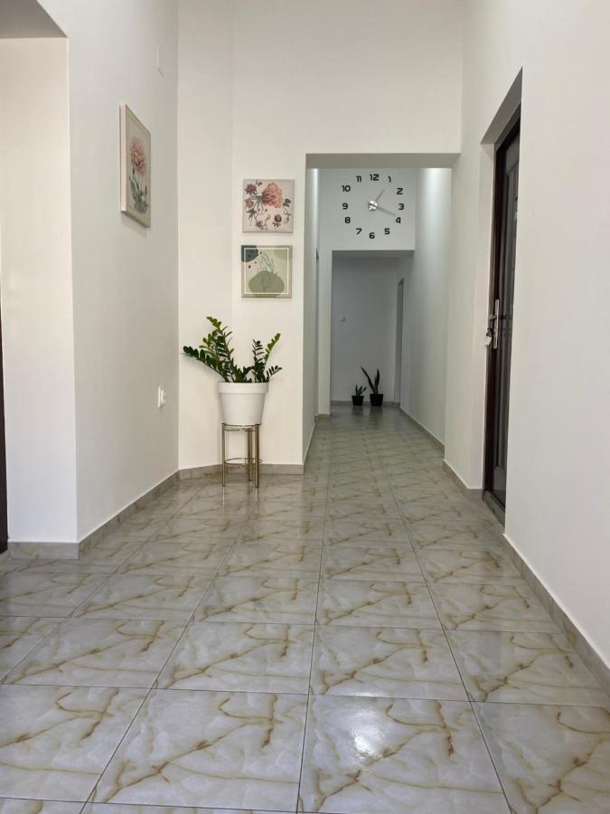 Lotus House Διαμέρισμα Ζρένιανιν Εξωτερικό φωτογραφία