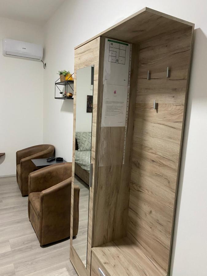 Lotus House Διαμέρισμα Ζρένιανιν Εξωτερικό φωτογραφία