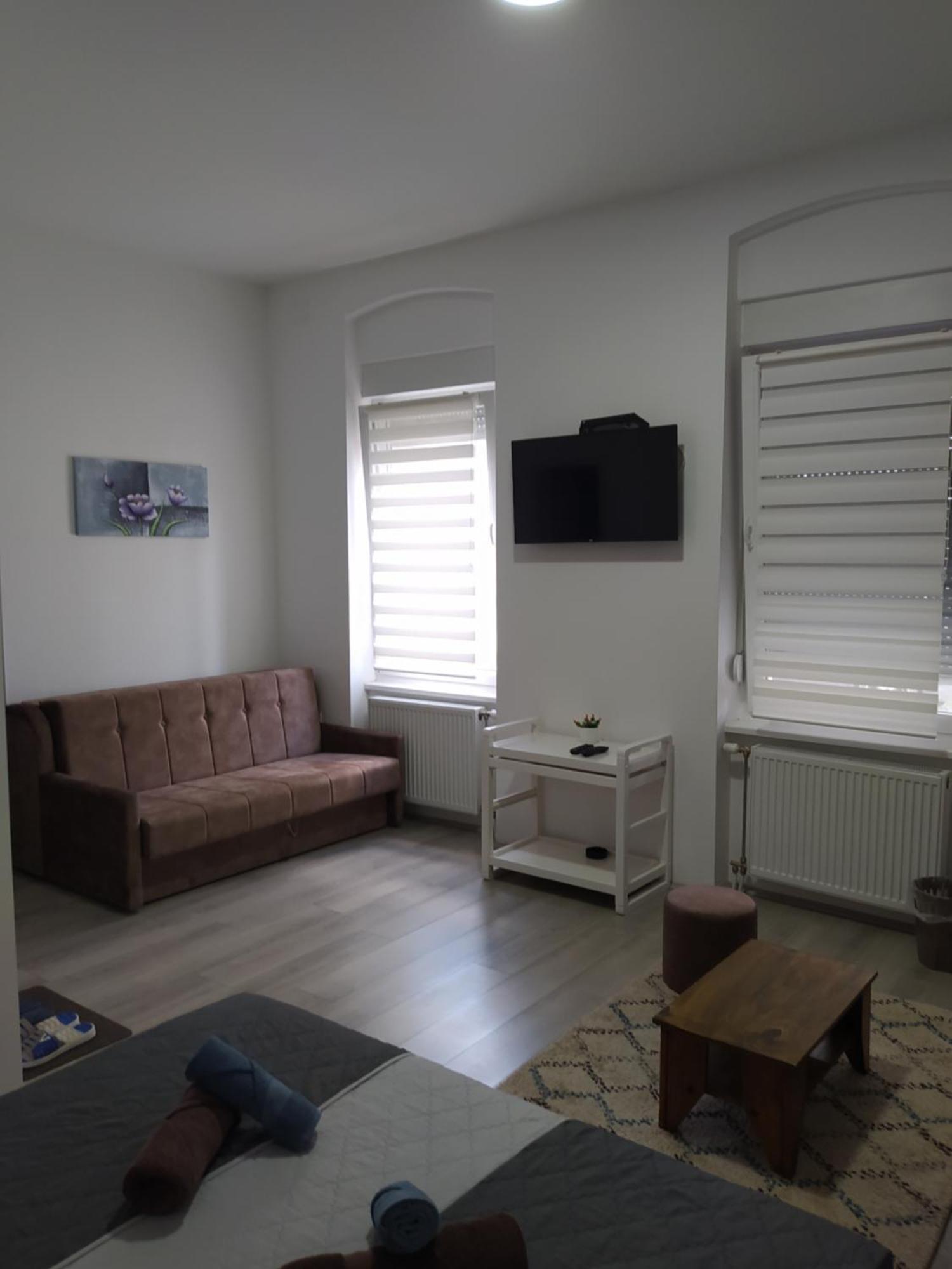 Lotus House Διαμέρισμα Ζρένιανιν Εξωτερικό φωτογραφία