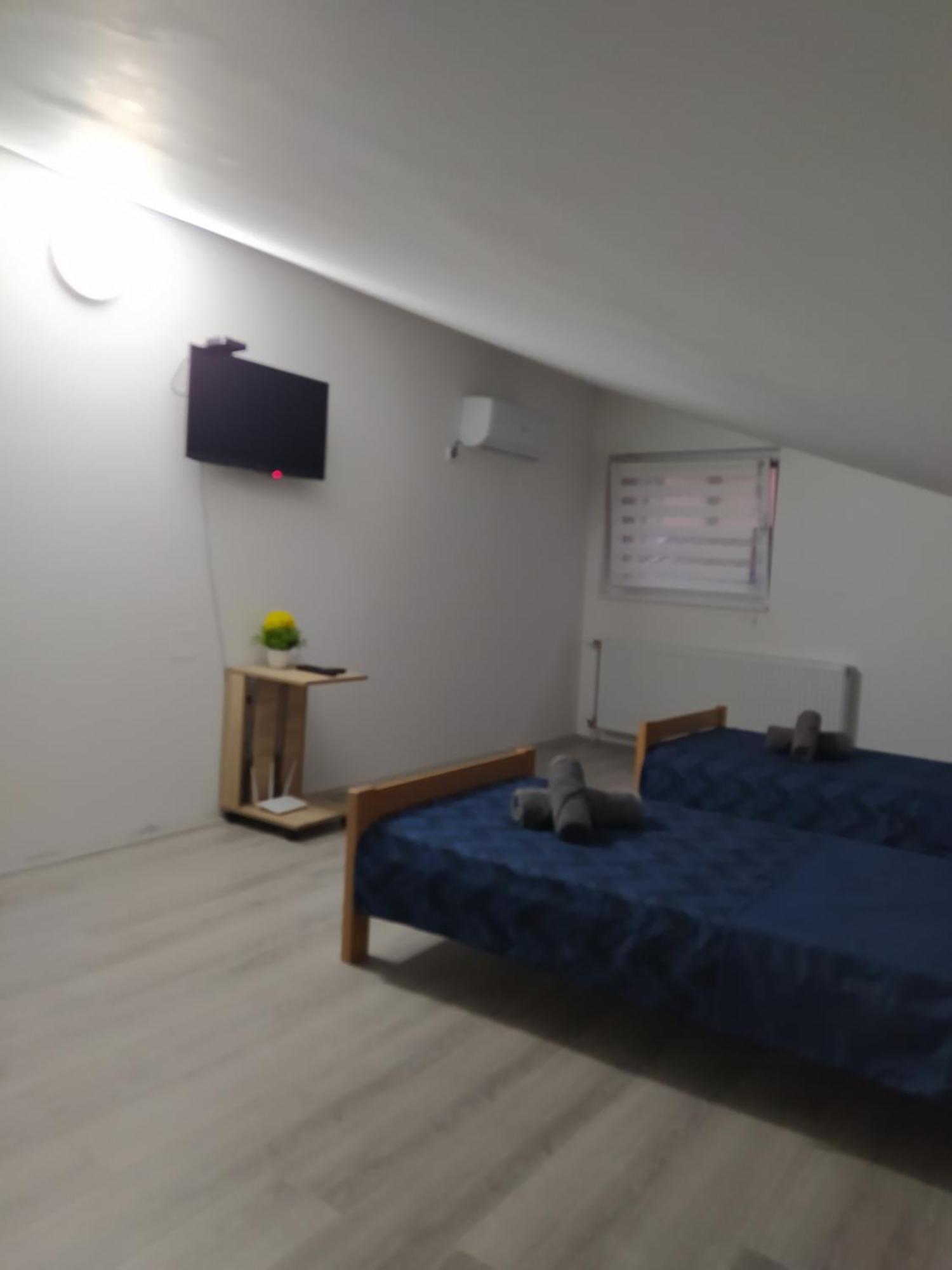 Lotus House Διαμέρισμα Ζρένιανιν Δωμάτιο φωτογραφία