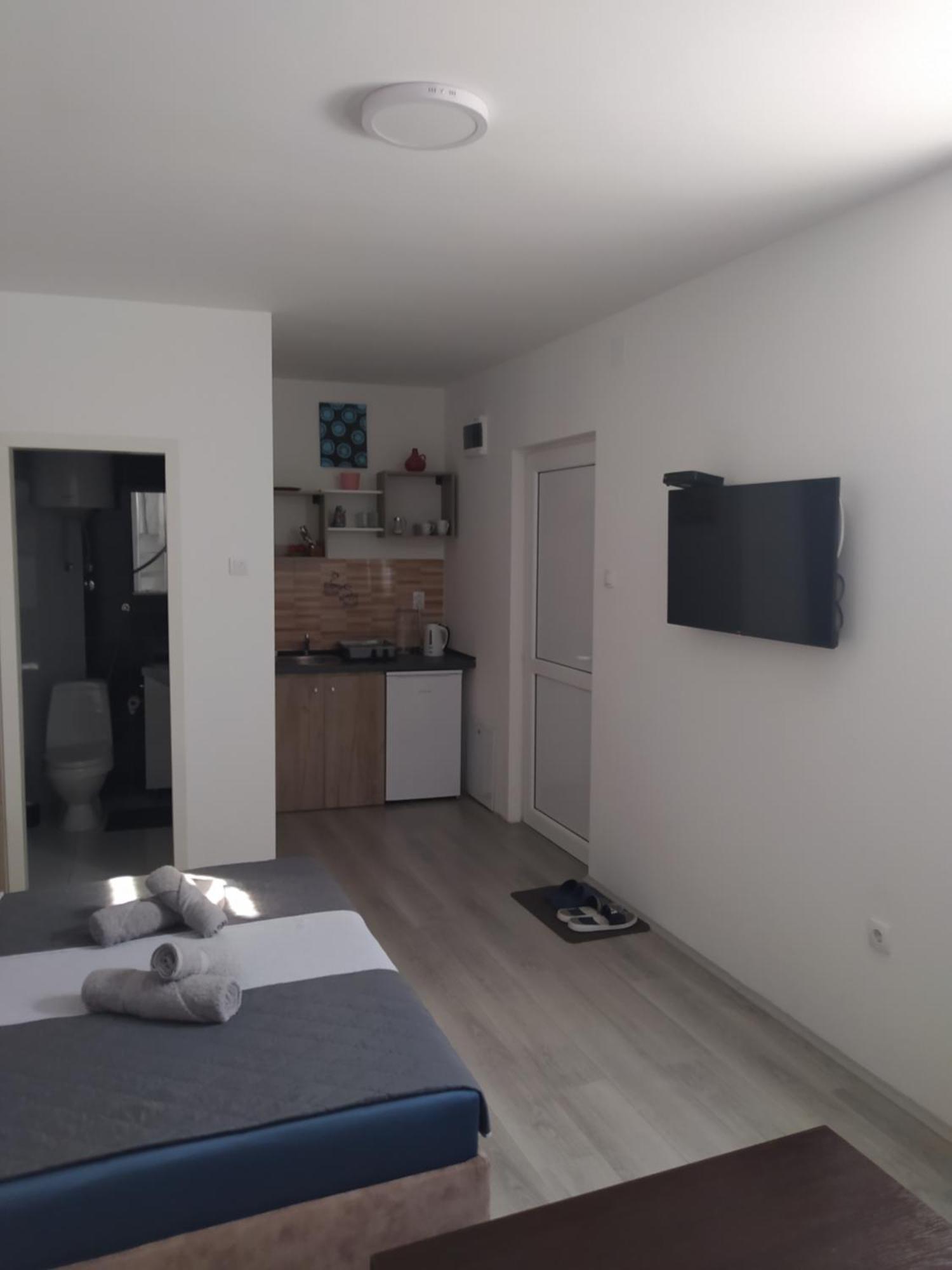 Lotus House Διαμέρισμα Ζρένιανιν Εξωτερικό φωτογραφία