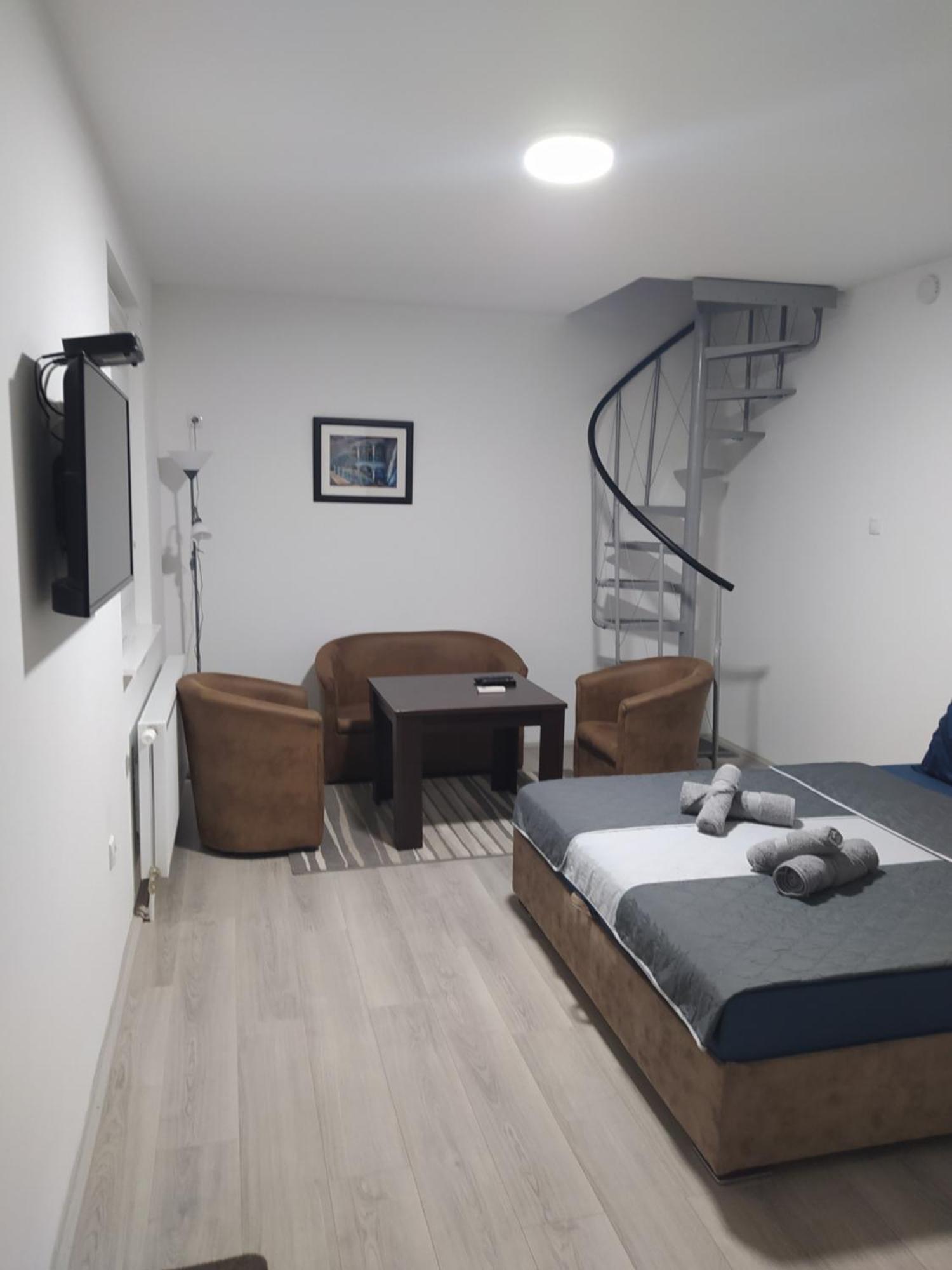 Lotus House Διαμέρισμα Ζρένιανιν Εξωτερικό φωτογραφία