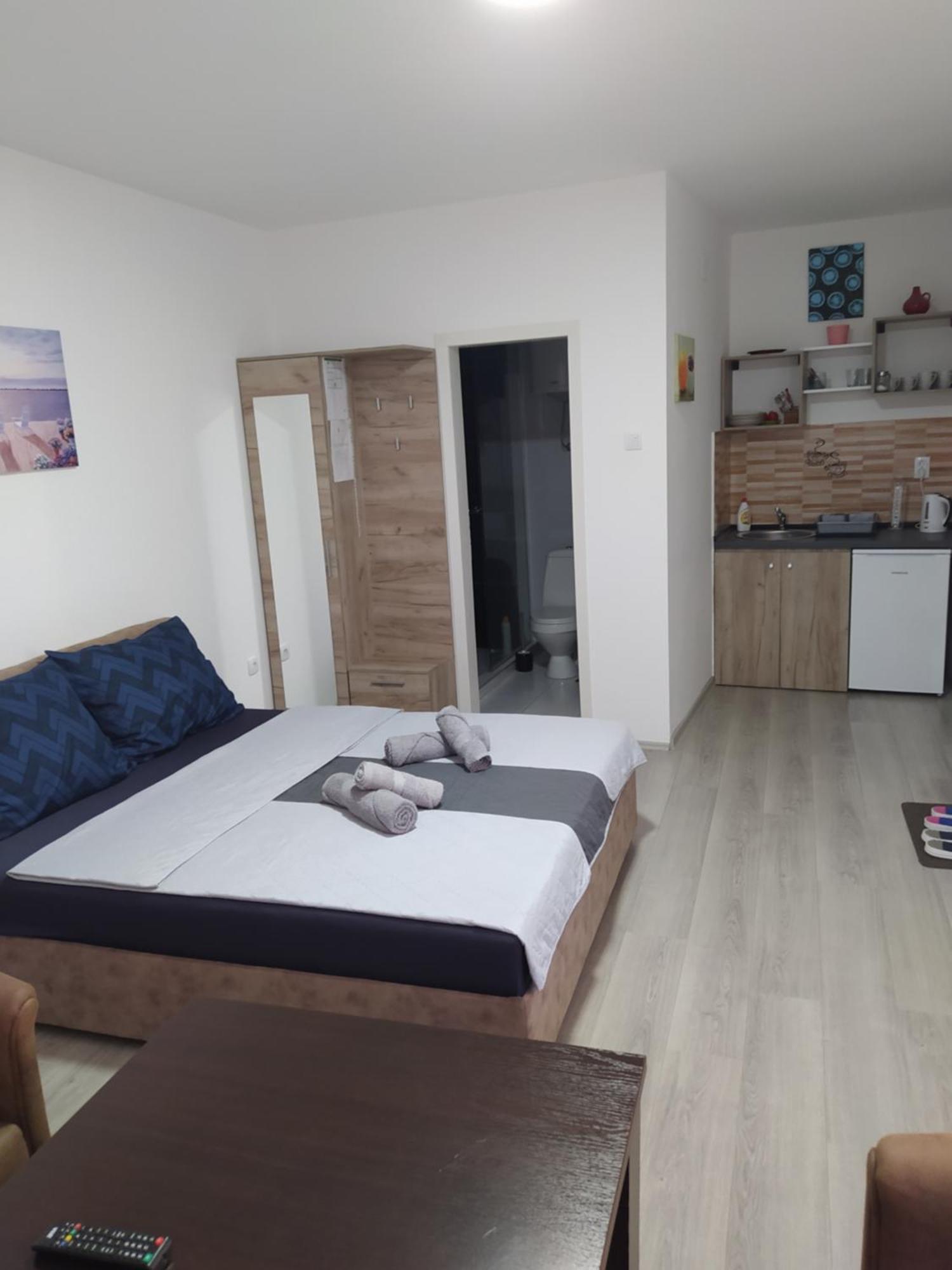 Lotus House Διαμέρισμα Ζρένιανιν Εξωτερικό φωτογραφία